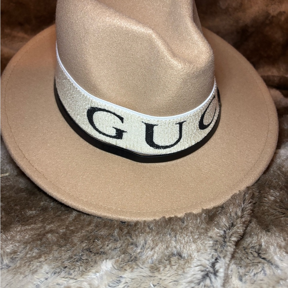 Beige Fedora with Gucci Logo Band - Picture 3 of 8